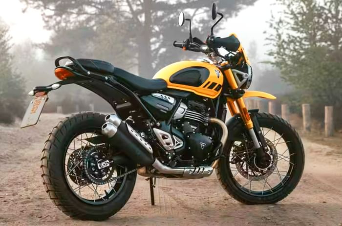 Triumph Scrambler 400 XC rear right static in field